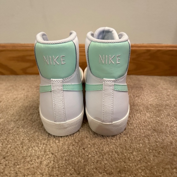 Nike Blazer Mid 77 Shoes - Picture 3 of 6
